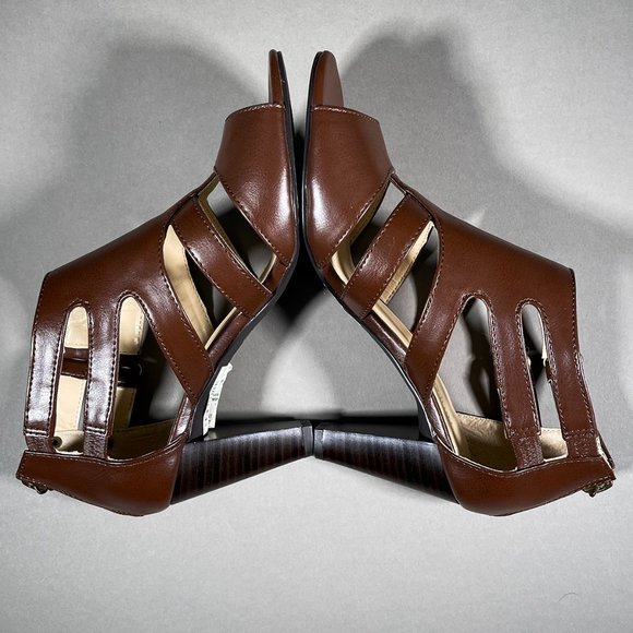 NWT Nine & Co. Brown Heels With Two Straps And Zipper Closure In Back Size 6M - Picture 7 of 13